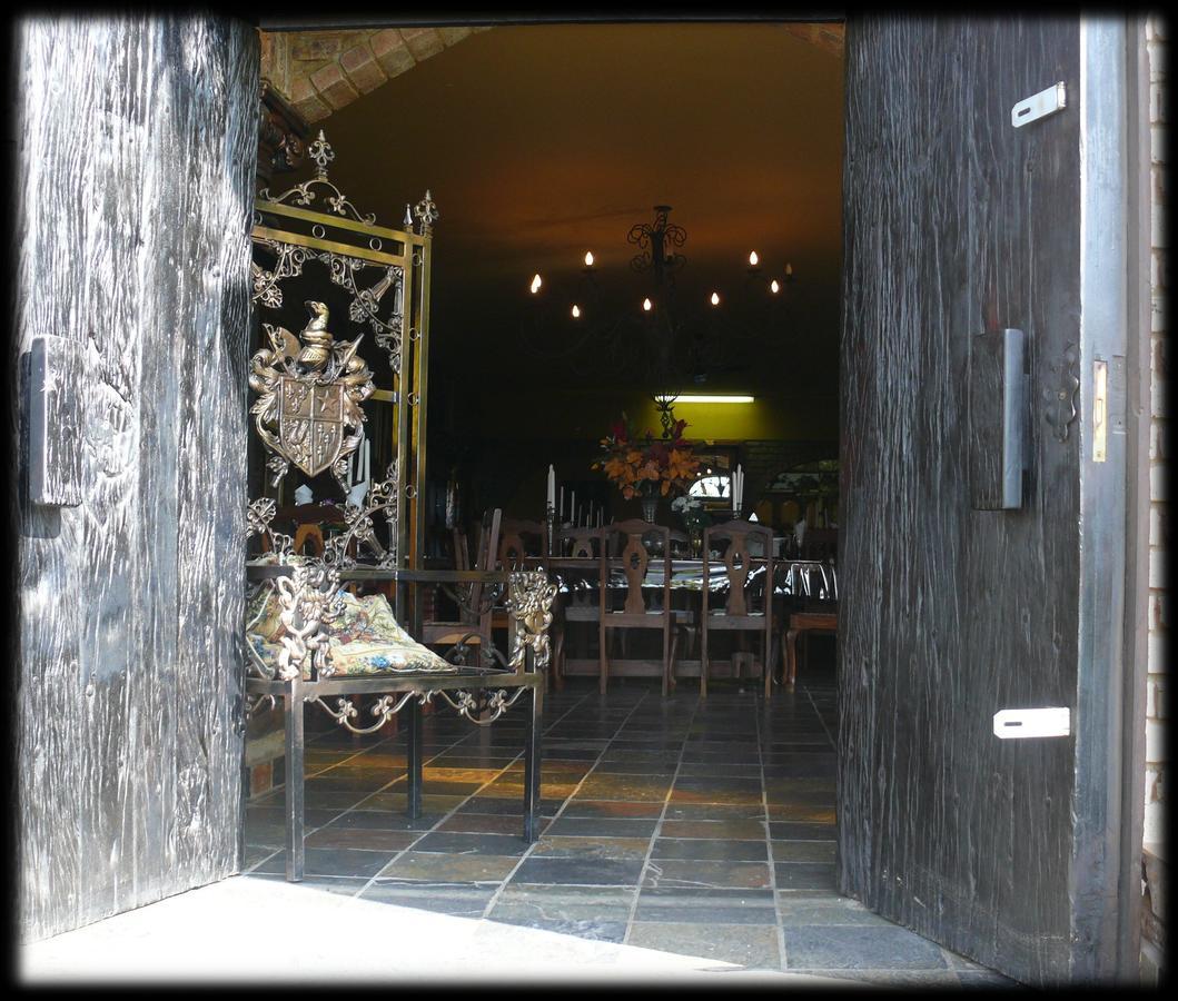 Emalahleni Castle Hotel Bagian luar foto